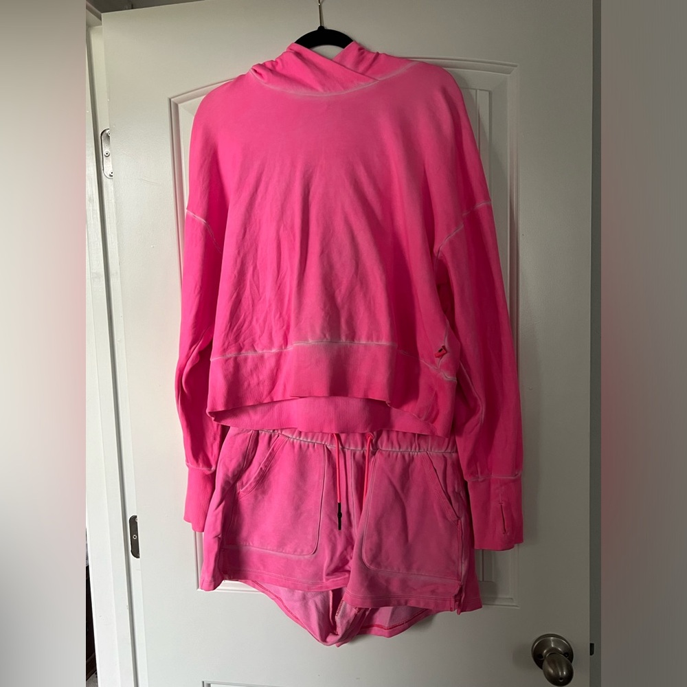 Joylab hot pink crop set